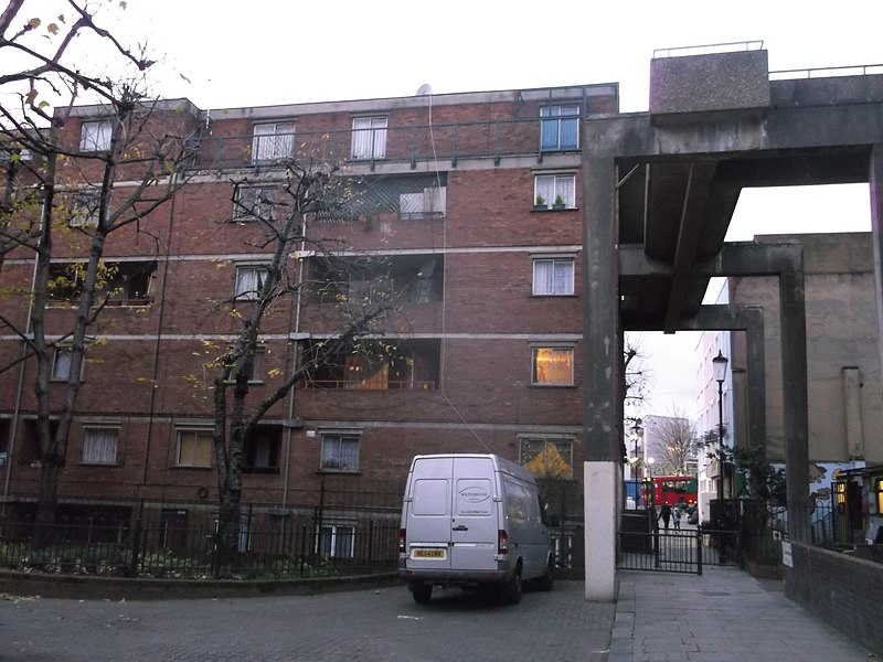 File:Alleyway to Ladbroke Grove - geograph.org.uk - 3774451.jpg