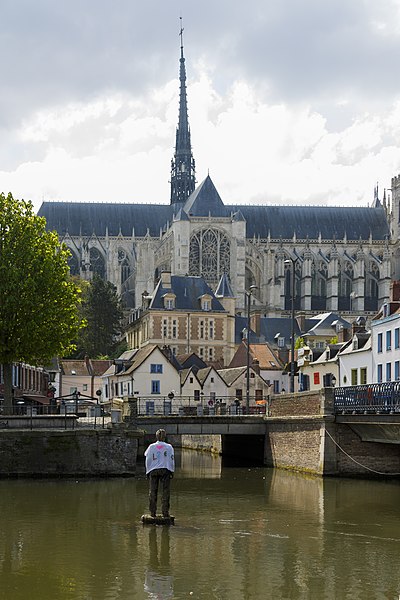 File:Amiens France Cathedral-seen-from-Quai-Belu-01.jpg