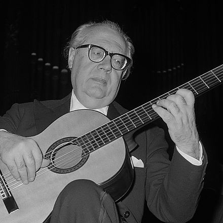 Classical guitar soloist Andrés Segovia (1962)