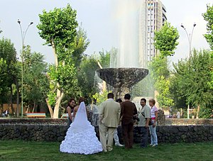 Armenien - Eine Hochzeit (5034068397) .jpg