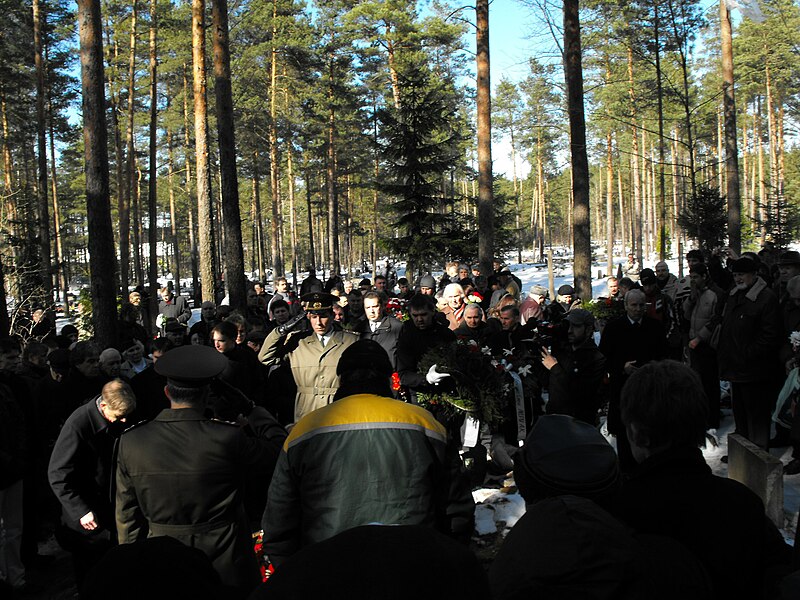 File:Arnold Meri funeral 301.jpg