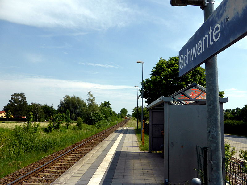 File:Bahnhof Schwante 06.06.2015 13-29-29.JPG