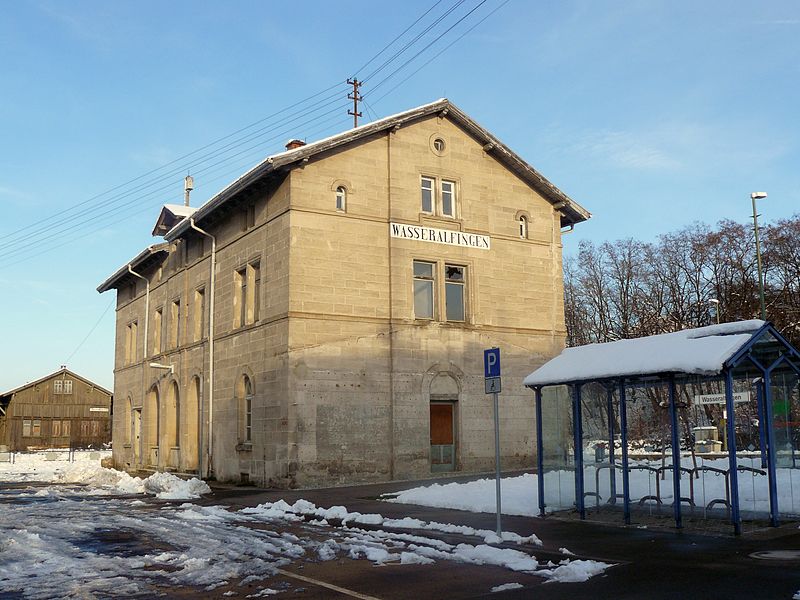 File:Bahnhofsgebäude Wasseralfingen.jpg