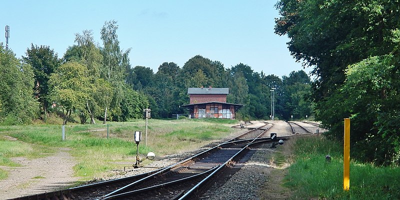 File:Bahnstrecke in Lübeck-Schlutup - panoramio.jpg