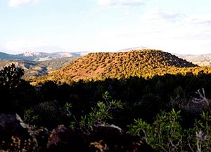 Bald Knoll es el más joven de un grupo de conos de ceniza en la parte suroeste de la meseta de Paunsaugunt en el sur de Utah.