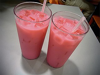 <span class="mw-page-title-main">Bandung (drink)</span> Milk drink flavoured with rose syrup