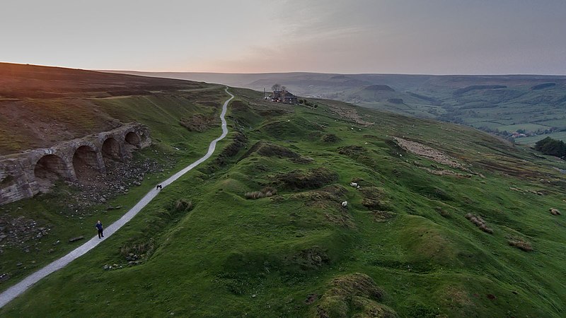 File:Bank Top - geograph.org.uk - 3983190.jpg