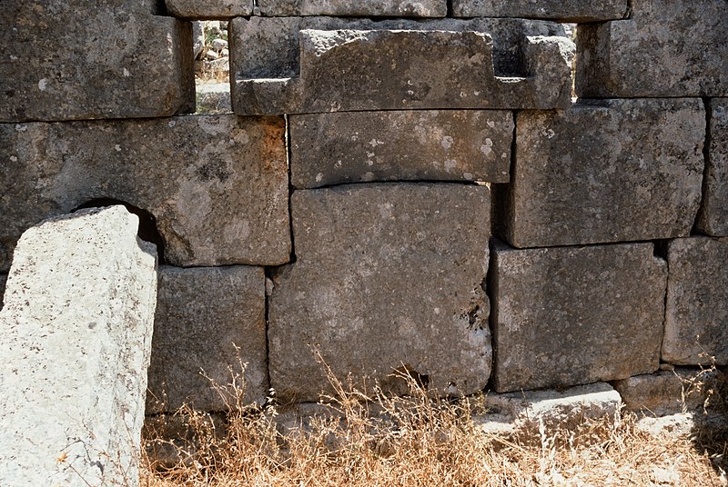 File:Baptistery, Khirbet Sarqiye (خرب), Syria - Fragment with curvilinear carvings - PHBZ024 2016 4365 - Dumbarton Oaks.jpg