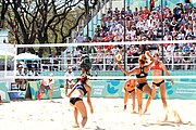 Deutsch: Beachvolleyball bei den Olympischen Jugendspielen 2018; Tag 9, 15. Oktober 2018; Mädchen, Viertelfinale: USA-Spanien 2–1 (21–19/17–21/15–9) English: Beach volleyball at the 2018 Summer Youth Olympics at 15 October 2018 – Girls Quarterfinals: USA-Spain 2–1 (21–19/17–21/15–9)