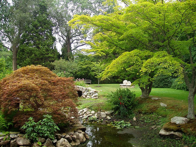 File:Blithewold Mansion - Water Garden.jpg