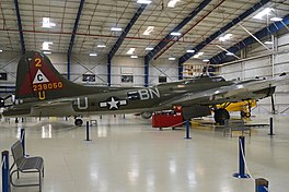 Boeing B-17G Flying Fortress '238050 - BN-U' (N900RW) "Thunderbird" (40388540551).jpg