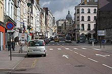 Grande Rue, im Hintergrund die Kathedrale Notre-Dame