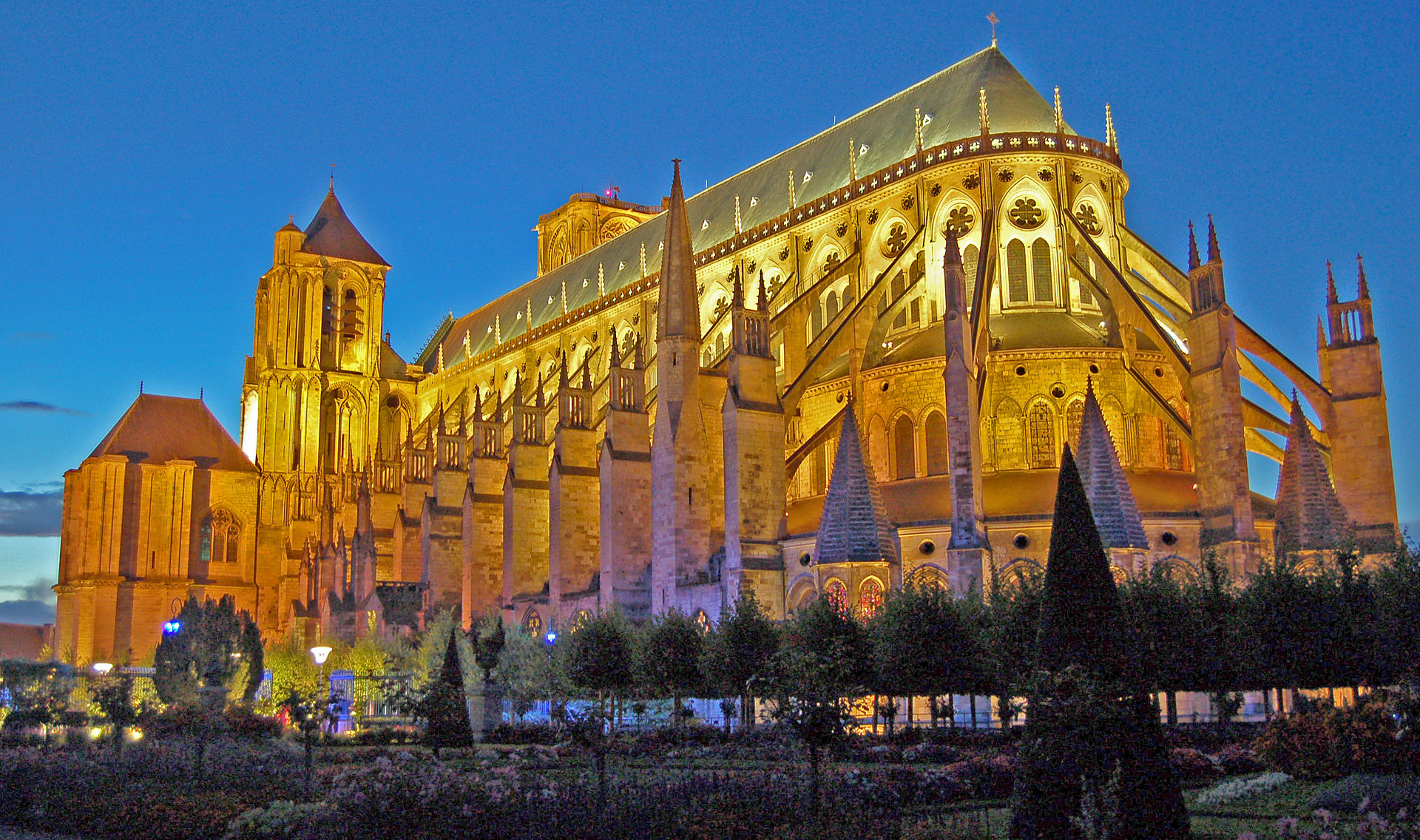 Bourges-Kathedral-nuets-w.jpg