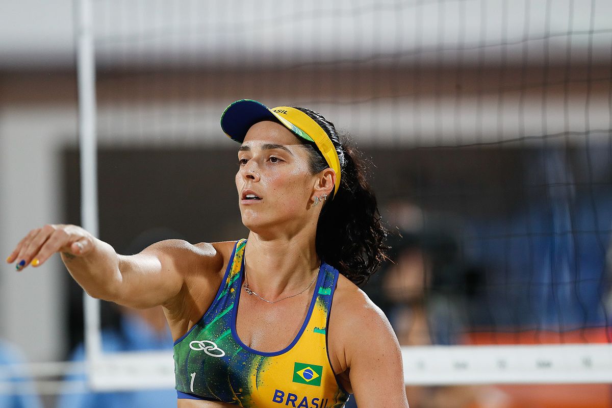 Brasileira Duda é eleita a melhor jogadora de vôlei de praia da