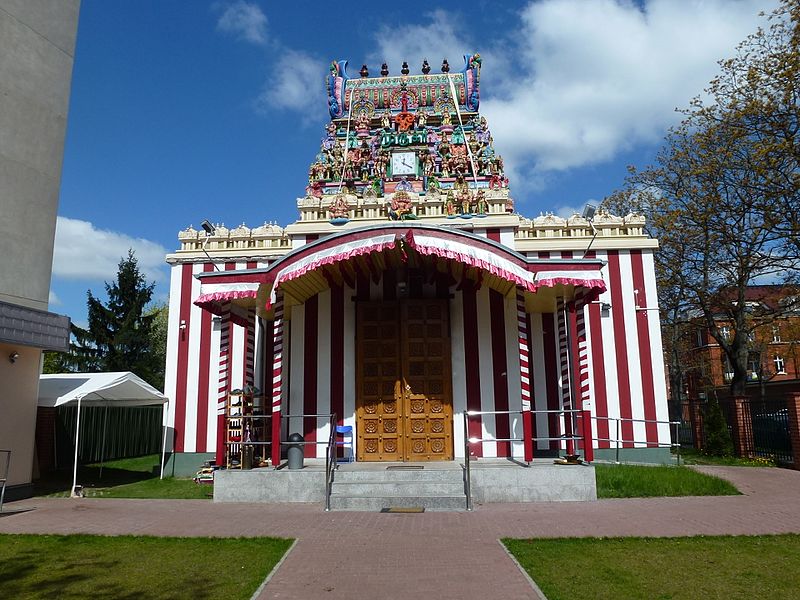 File:Britz Blaschkoallee Sri-Mayurapathy-Murugan-Tempel.JPG