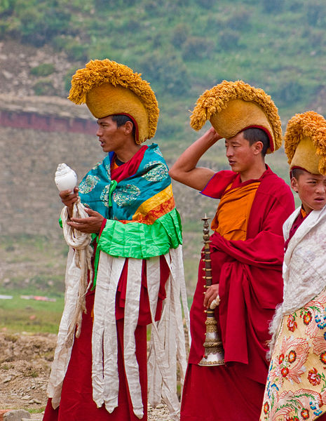 File:Buddhist monks of Tibet7.jpg