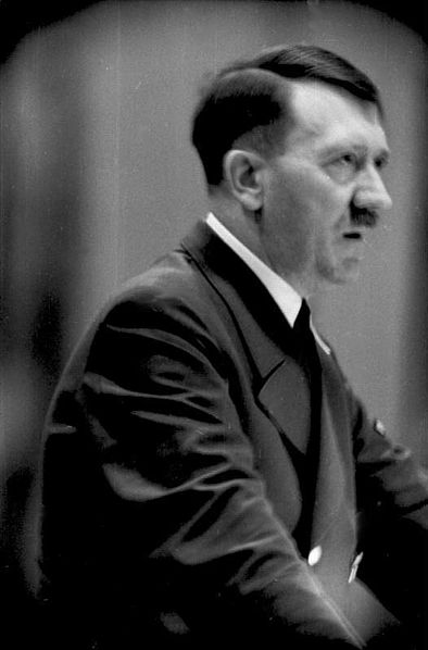 File:Bundesarchiv Bild 101I-811-1881-31, Adolf Hitler bei Rede.jpg