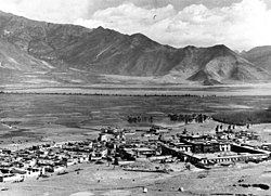 Bundesarchiv Bild 135-S-15-22-22, Tibetexpedition, Blick auf Tsetang.jpg
