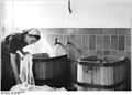 Wäscherin beim Einweichen, in der Wäscherei der VdgB (BHG) in Bonese, Kreis Salzwedel, 1956