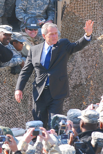 File:Bush visits troops in Kuwait DVIDS72387.jpg