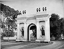 COLLECTIE TROPENMUSEUM De Amsterdamse Poort. TMnr 60005159.jpg