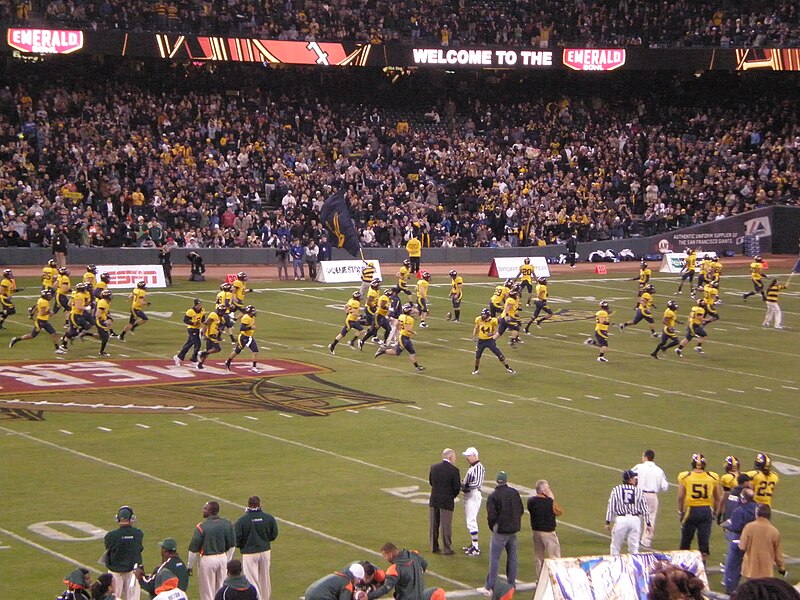 File:Cal takes the field before 2008 Emerald Bowl.JPG