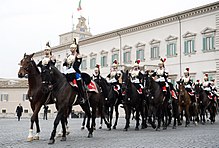 Cambio solenne della Guardia d'onore del Reggimento Corazzieri al Palazzo del Quirinale a Roma in occasione della Festa del Tricolore del 7 gennaio 2016