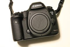 Canon EOS 5D Mark III 01.jpg