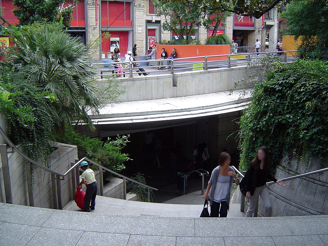 File:Capitole Metro Toulouse.jpg