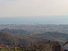 Il porto di Carrara visto dalle colline circostanti