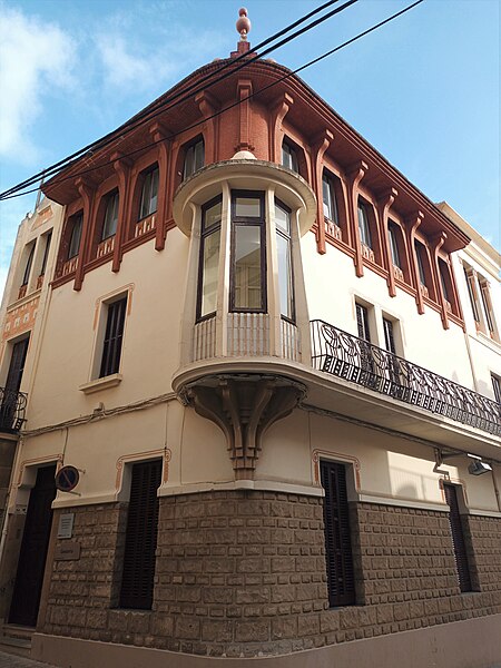 File:Casa Alsina Roig (Canet de Mar).jpg