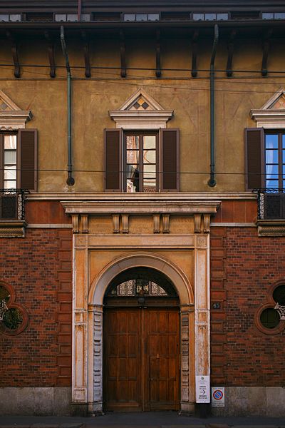 File:Casa degli Atellani, corso Magenta, 65, Milano.jpg