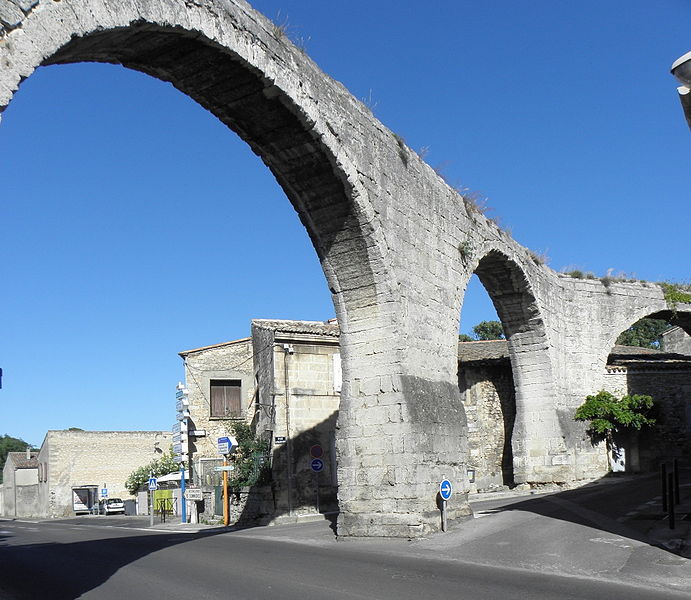 File:Castries (34) Aqueduc 01.JPG