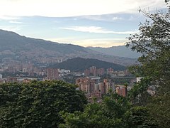 Cerro El Volador desde el Cerro Nutibara 02.jpg