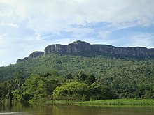 Cerro Maweti, rio Ocamo.jpg