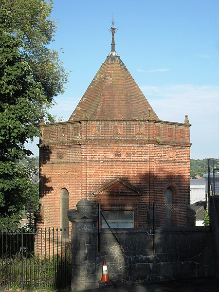 File:Chapel at Jewish Cemetery, Florence Place, Brighton (IoE Code 480736).jpg