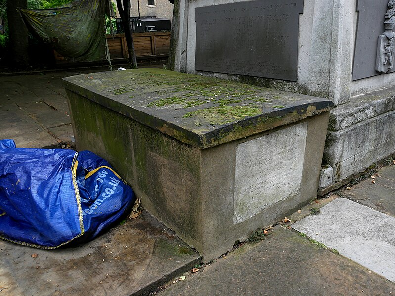 File:Chest Tomb to the North of the Peache Family Tomb outside the Church of St John, Waterloo.jpg