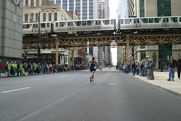 Pink and Green line elevated tracks crossing Franklin Street in the Loop