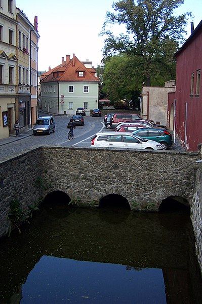 File:Cisarsky nahon, Pardubice (02).JPG