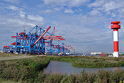 Das Hafen-Terminal Altenwerder im September 2004