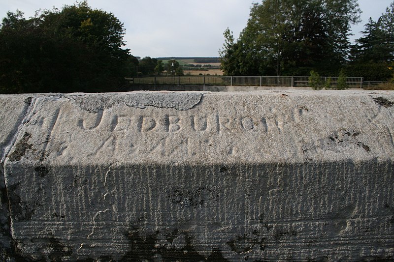 File:Crailing Bridge, graffiti on parapet.jpg