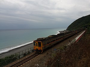 行經多良的DR3100型柴油列車，此時南迴線尚未電氣化（2016年2月10日）