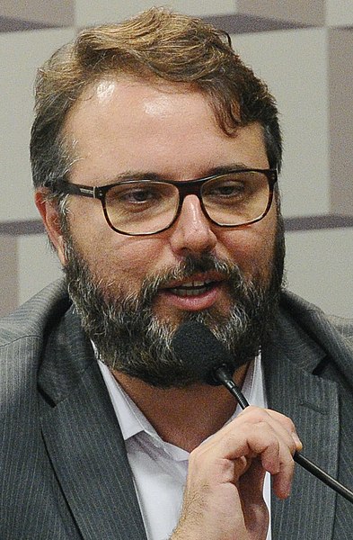 File:Daniel Cara em abril de 2018 (recorte).jpg