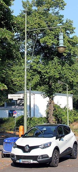 File:Denkmal Mühlenstr 12 (Lankw) Historische Bogenlampe&1911&1989.jpg