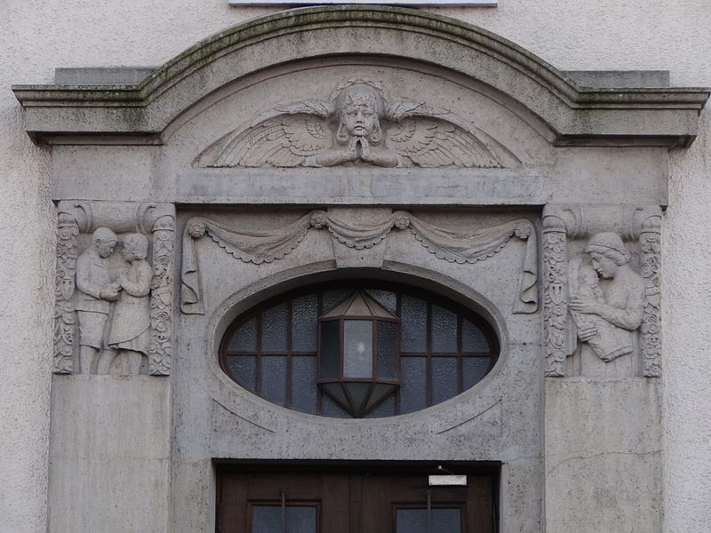 File:Detail des Gebäudes in der Schlichtenstraße 12, Gotha, Thüringen.JPG