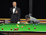 Deutsch: Bild aufgenommen in Berlin während des German Masters im Snooker 2014. Ding Junhui und Olivier Marteel. English: Picture taken in Berlin during the Snooker German Masters in 2014. Ding Junhui and Olivier Marteel.