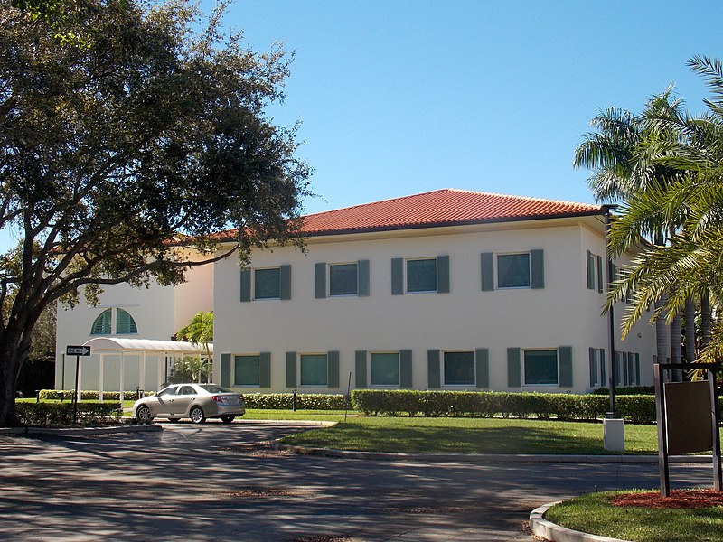 File:Diocese of Palm Beach Pastoral Center.JPG