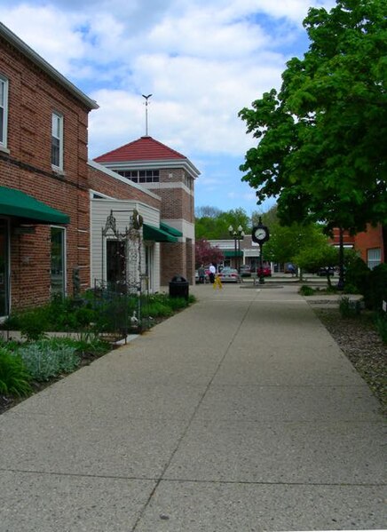 File:Downtown Shopping District, Greendale, Wisconsin, USA.jpg