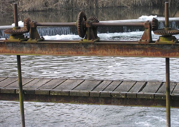 Screw thread, used to convert torque into the linear force in the flood gate. The operator rotates the small vertical bevel gear in the center. Throug