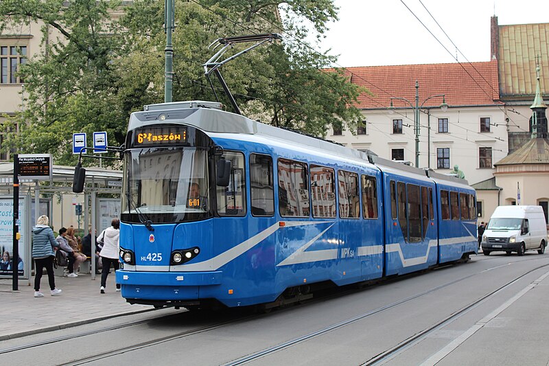 File:EU8N HL425, tram line 6, Kraków, 2022 01.jpg